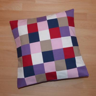 Upcycling: Kissenbezug 30 x 30 cm, Patchwork lila, Biobaumwolle, Handarbeit 