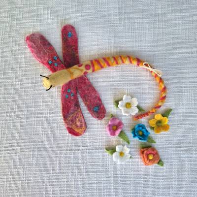 gefilzte Libelle FIlzblumen Dekoration Schultüte