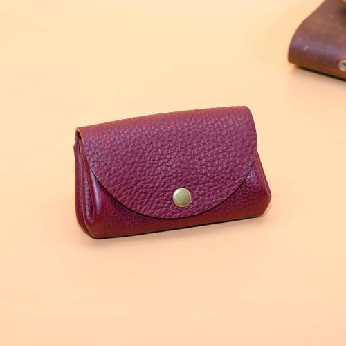 Kleiner Geldbeutel für Damen. Minimalistische Brieftasche als Geschenkidee. Schlanke und praktische Geldbörse