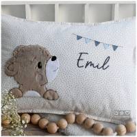 Namens-/Kuschelkissen 30cmx40cm weiß/blau gepunktet mit Bär, personalisierbar