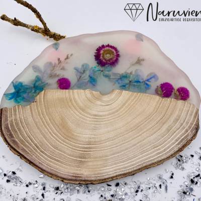 Resin Art * Baumscheibe vom Blauglockenbaum mit Trockenblumen * lila-grün Reflexfarbe *