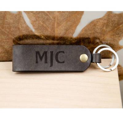 Monogramm Schlüsselanhänger. Personalisierter Schlüsselanhänger mit Gravur. Geschenk für ihn. Geburtstagsgeschenk. Perso