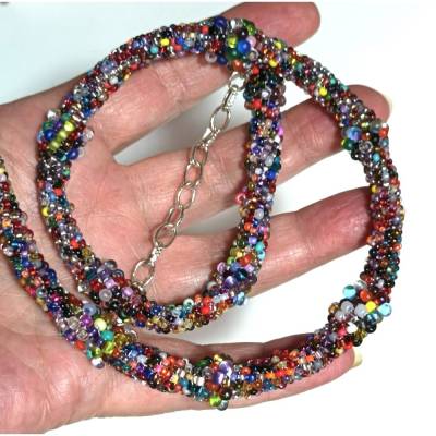 Bunte Glasperlenkette handgemacht – Boho Collier voller Lebensfreude im Ibiza Stil