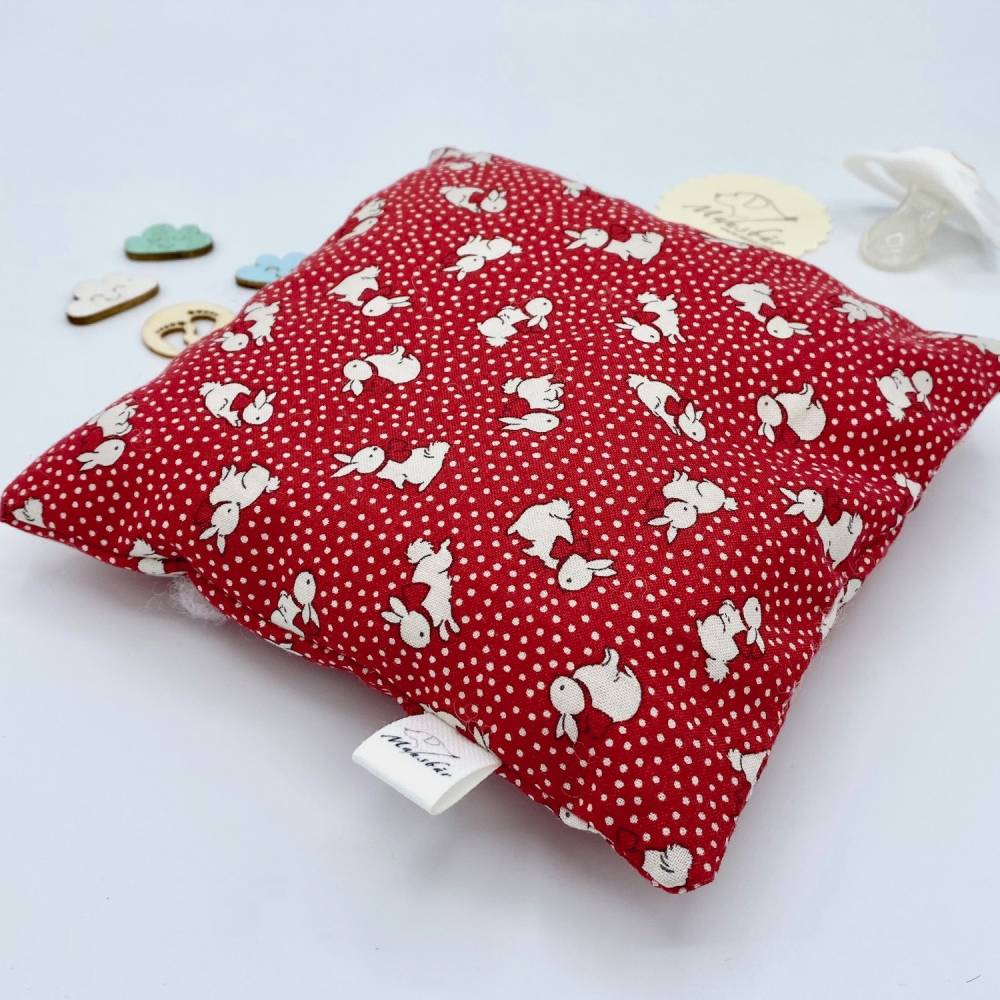 Kinderkissen Hase Rot – Kuschelkissen & Schmusekissen für Babys, 15x15cm, weich & allergieneutral