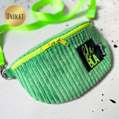 Unikat / Trendy Crossbag / Crossbody / HipBag / Bauchtasche / Gürteltasche / Umhängetasche aus Cord in Grün