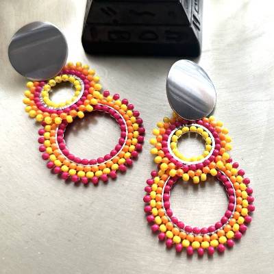 Statement Ohrringe, Bohostyle, gelb pink orange, große Ohrstecker, handgefädelt, Beadwork