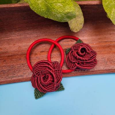 Haargummi mit Makramee-Blume, Zopfhalter rote Rose