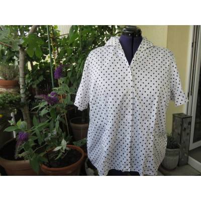 Einfache weiße Sommerbluse mit schwarzen Punkten, Gr. 54