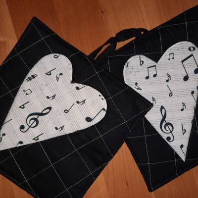 Besonders schöne Noten-Herz Topflappen – Handgemachte Küchenaccessoires als Geschenk