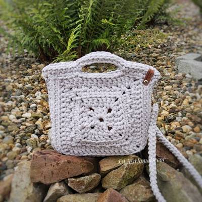 Häkeltasche mit Granny Square aus 5 mm Ropegarn – mit Gurt & optionalem Magnetknopf