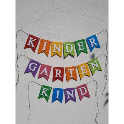 Supercoole Girlande zum Kindergarten Start Bunte Farben mit dem Schriftzug Kindergartenkind handgefertigt