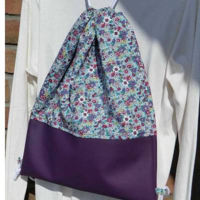 Genähter Rucksackbeutel - lila-bunt mit Blumen