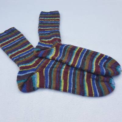 Handgestrickte Herrensocken Größe 42/43 – Bunte Männersocken aus Markenstrumpfwolle