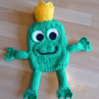 Gestrickter Wärmflaschenbezug inkl. Wärmflasche (klein) - Froschkönig