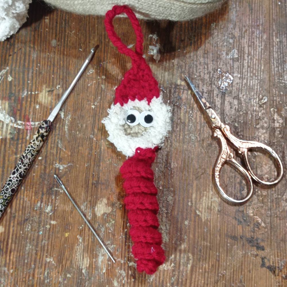 Zwei Häkelanleitungen, Weihnachtsmann und Rentier Glückswürmchen Bild 7