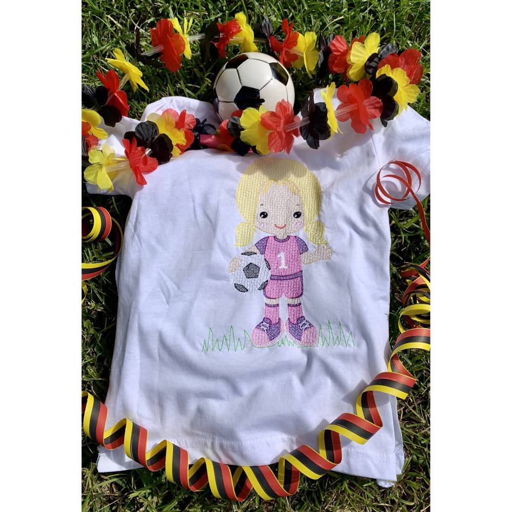 Stickdatei Fußball, Mädchen mit Ball in 3 Größen, Set 959 Bild 1