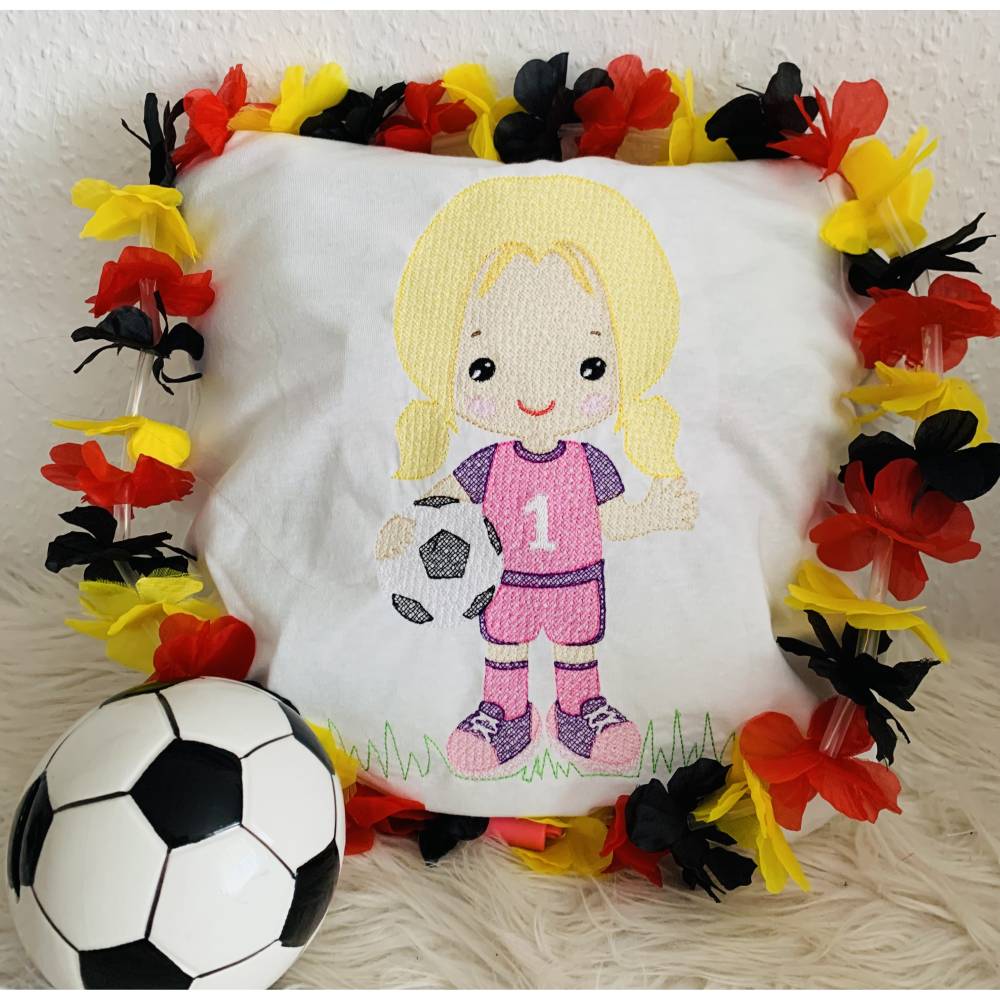 Stickdatei Fußball, Mädchen mit Ball in 3 Größen, Set 959 Bild 2