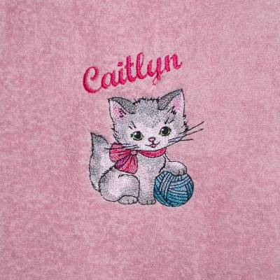 Besticktes Kinderhandtuch mit einer Katze Kita Erkennungsbilder Kindertagesstätte Tagesmutter Kindergarten