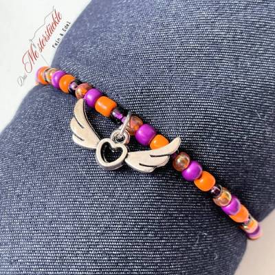 dünnes Perlenarmband mit Engelsflügel verstellbar orange lila Bohostyle
