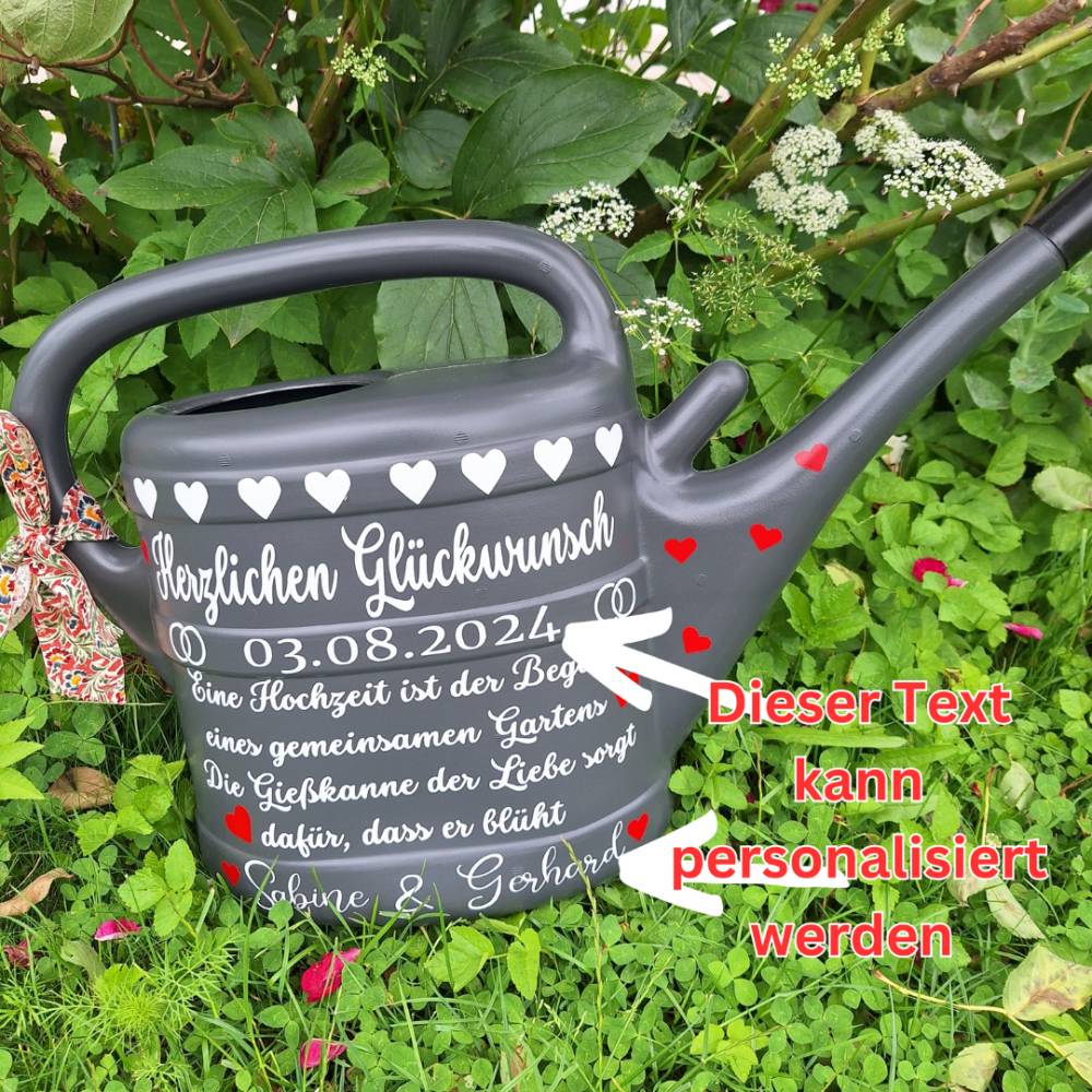 personalisiertes Hochzeitsgeschenk,10 Liter Gießkanne mit Spruch aus Vinylschrift verziert und mit Schleifendeko