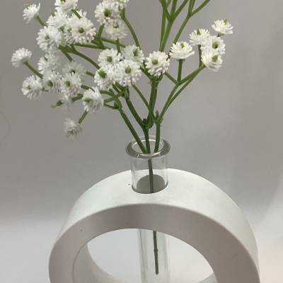 Ovale Form als Vase, aus Raisin, mit Blume künstlich,