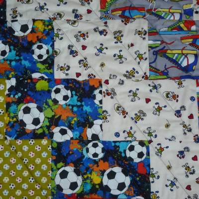 Kuscheldecke für alle Fußballfans Patchworkdecke Kinderwagendecke ca. 75 x 120 cm