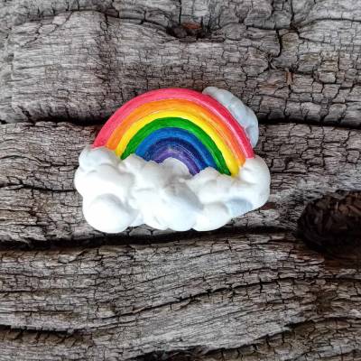 Kleiner Regenbogen auf einer Wolke für Gedenkecke oder Grabschmuck handbemalt (Kunststein)