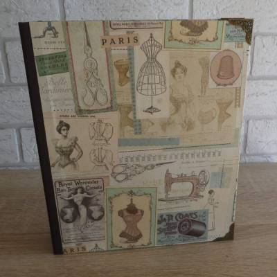 Handgefertigtes Ringbuch für DIN A5 aus Pappe, Papier und Buchleinen mit Metallecken - Motiv: Nähen - Näharbeiten