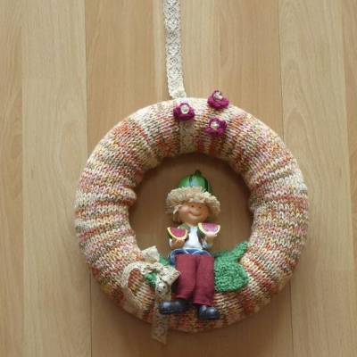 Türkranz mit Dekofigur - beige-braun-grün-rot