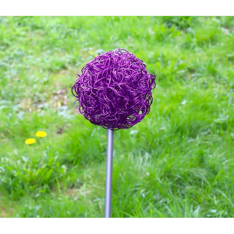 Beetstecker Kugel Gartenstecker Blumenstecker Stecker handgefertigt Aluminium Gartendeko lila