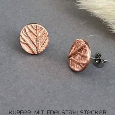 Kupfer Ohrstecker BROMBEERE mit filigranen Flachrelief, Blattdesign, Edelstahlstecker