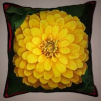 Ein kleines  Kissen mit zwei Motiven/Zinnien
