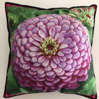 Ein kleines  Kissen mit zwei Motiven/Zinnien