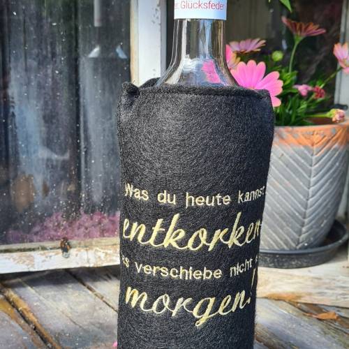 Stickdatei Weinmanschette Spruch1 ITH