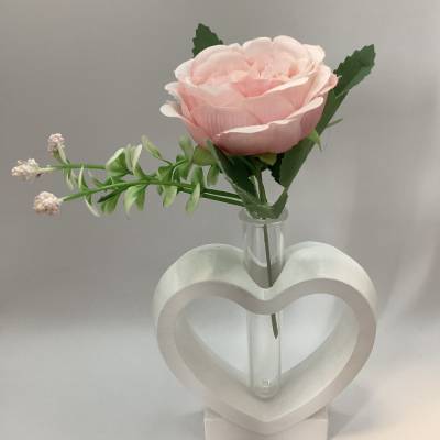 Herzvase aus Raisin mit künstlicher Blume und Reagenzglas – Handgefertigte Dekovase, Höhe 11,5 cm, Breite 11 cm