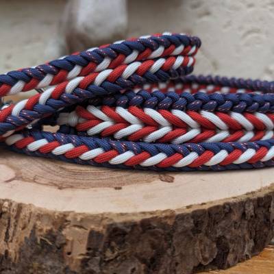 Hundeleine aus Paracord geflochten // personalisierbar // Wunschlänge // Blau, Rot, Weiß // USA