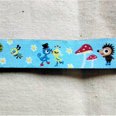 1m Webband mit Fliegenpilz, Igel, Reh, Vögel, Biene, 15mm breit, Meterware, hellblau