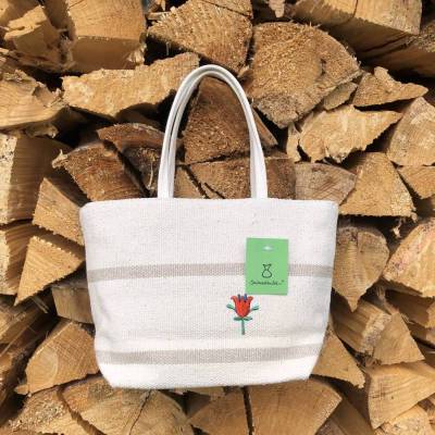Kindertasche aus Canvas mit grün gestreiften Baumwollstoff gefüttert.