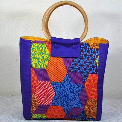 Farbenfrohe, kleine Einkaufstasche, Handarbeitstasche mit Peddigrohr-Taschengriffen