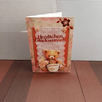 Geburtstagskarte für eine Frau mit einem kleinen Teddybären