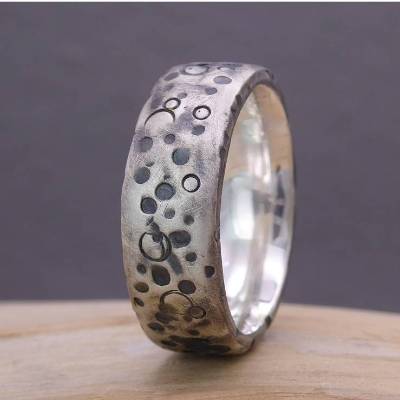 Ring "Moon" Silber 925,  Bandring geschwärzt, gehämmert, oxidierter Herrenring, schwarz