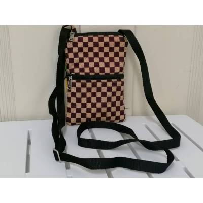 Handytasche mit verstellbaren Schulterriemen,
