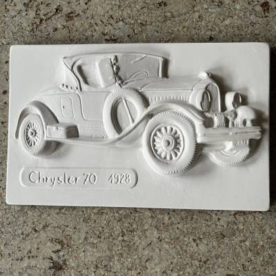 Chrysler 70 1928 - 1 Auto - Relief zum selber Bemalen/Beizen mit Anhänger