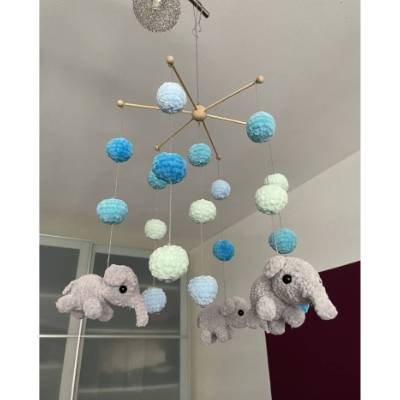 Babymobile Elefanten gehäkelt hanmade Geschenk Geburt Junge Kinderzimmerdekoration neu