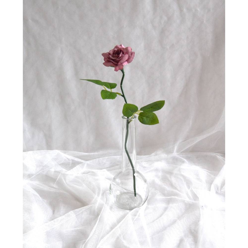 Glasvase klein bauchig klar mit Rose