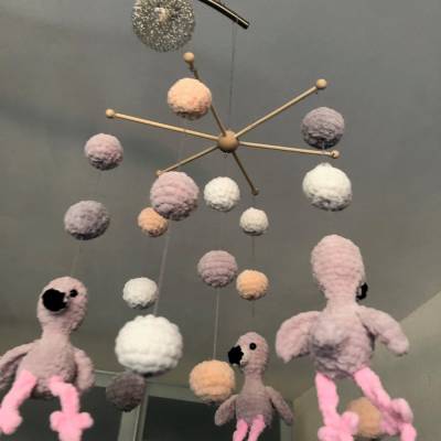 Babymobile Flamingos gehäkelt handmade Geschenk Geburt Mädchen Kinderzimmerdekoration neu