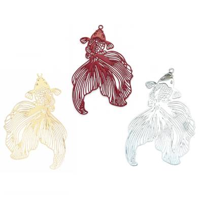 1 filigraner Koi- Anhänger aus Messing, 46x32mm,  Loch: 1,3x2,5mm,   in rot, gold- oder silberfarben 