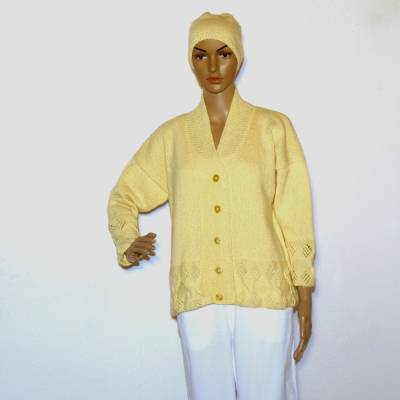 Handgestrickte Damenjacke hellgelb mit Mütze & Handstulpen – Leicht, kuschelig & hochwertig