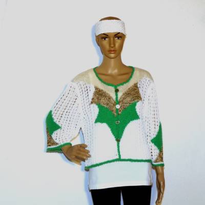 Handgestrickte Damenjacke in Material und Mustermix.