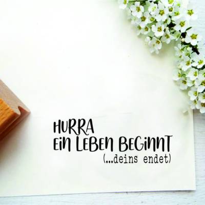 Stempeltext:" Hurra ein Leben beginnt (deins endet"  - kleiner Stempel für Geschenke zur Geburt
